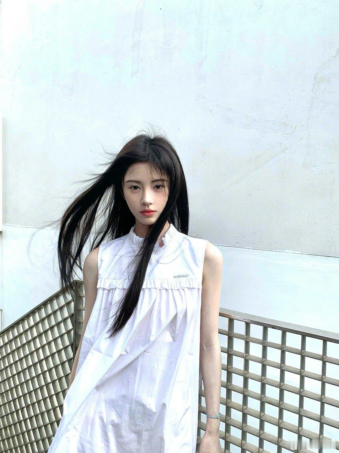 鞠婧祎的今日七夕营业图，你想和美女一起过七夕吗？ ​​​