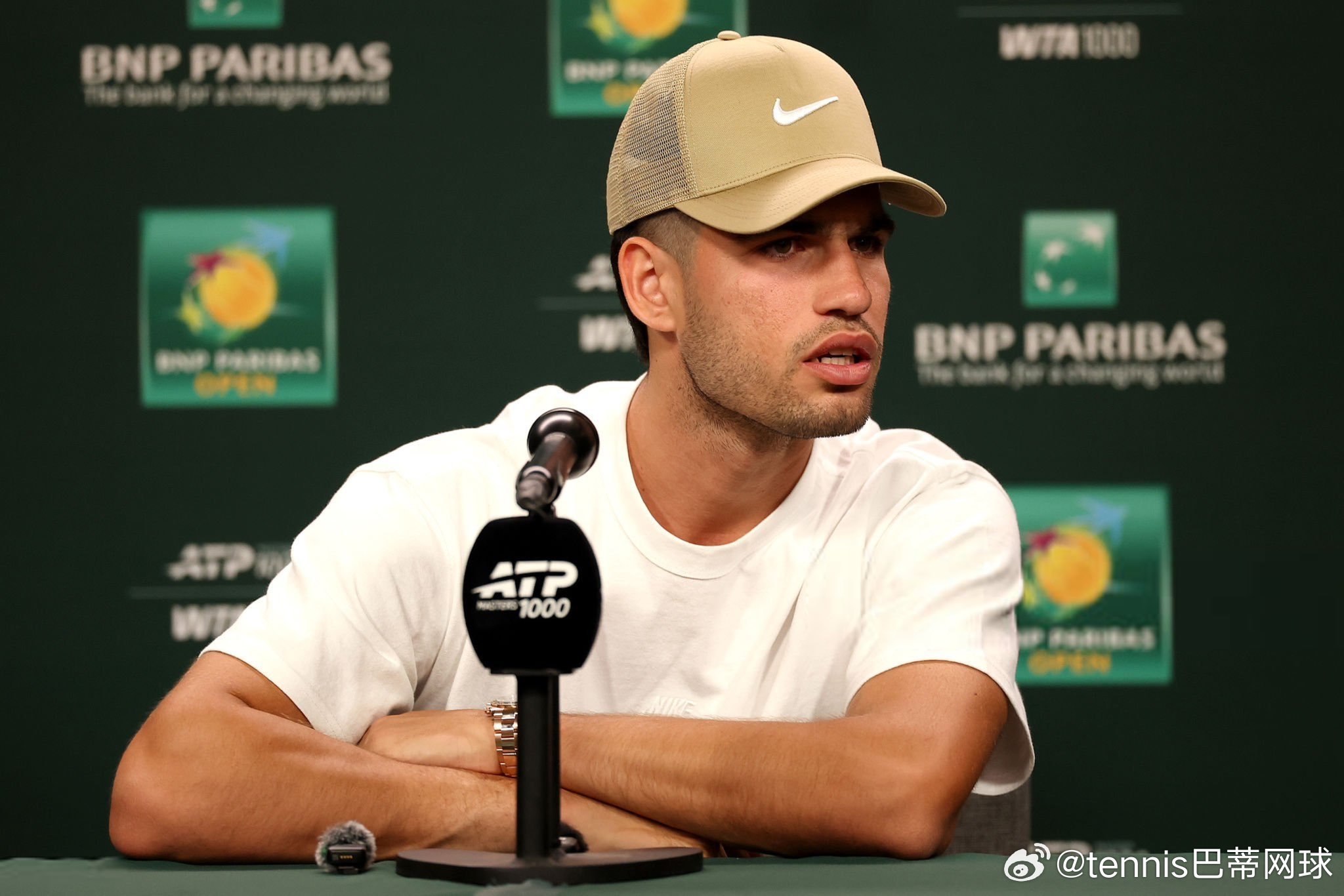 阿尔卡拉斯媒体日采访：关心中东被困的球员，觉得情绪控制方面好多了🎙️：你对赛季