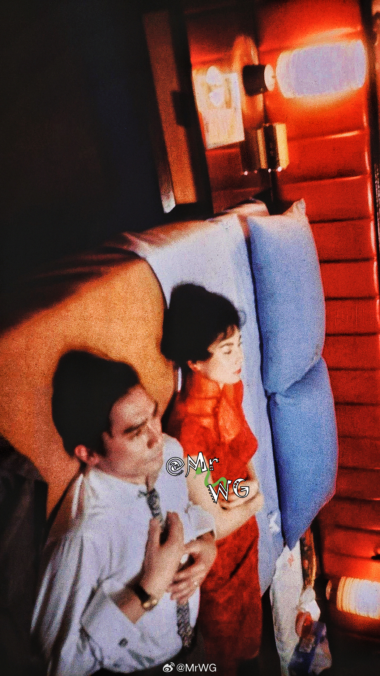 张曼玉独家扫描 躺平，看天花板——2046号房间的秘密㊙️，就是一起孤寂着发呆…