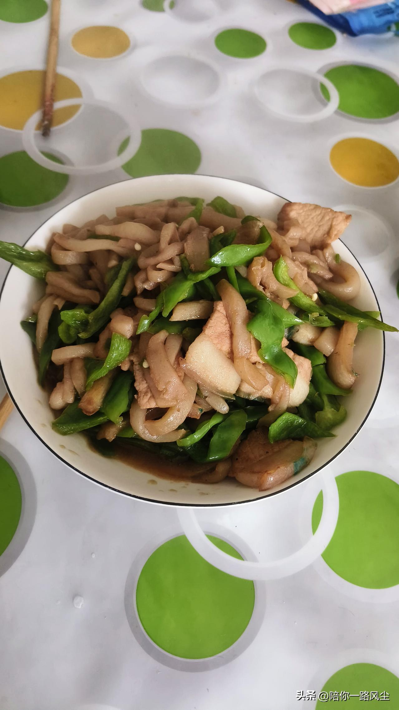 红烧魔芋怎么做才好吃？魔芋作为川菜的一份子，在逢年过节的时候必不可少，人人都喜欢