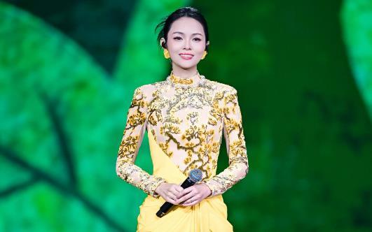 龚爽37岁去世后，中央民族乐团女歌唱家，还剩下谁？

第一位，是龚琳娜。

第二