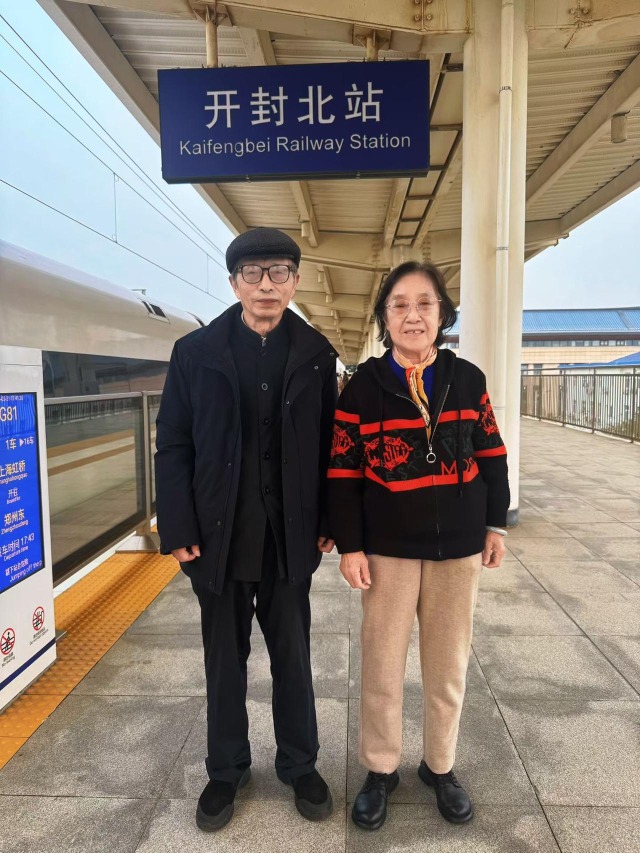 河南行之二（顾焕章）：开封古城—-清明上和园！

   三月31日晚 ，华灯初上