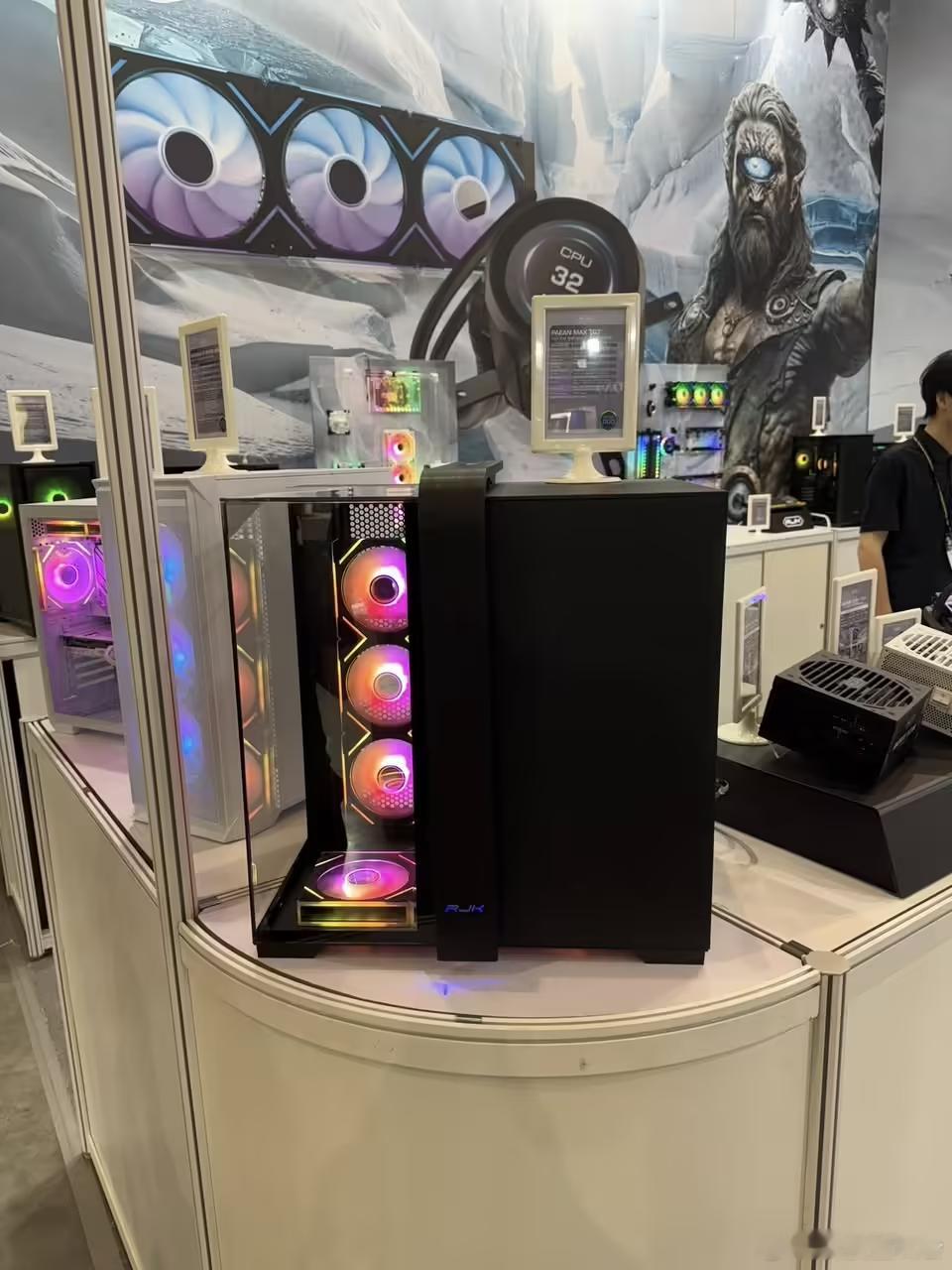 海景房迹象看多了，今天突然刷到Raijintek推出的Paean Max TG7