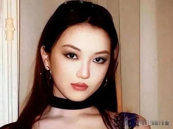 惊爆！王菲估计此刻内心五味杂陈，怎么也想不到，李嫣突然在社交平台发声了！ 现在的