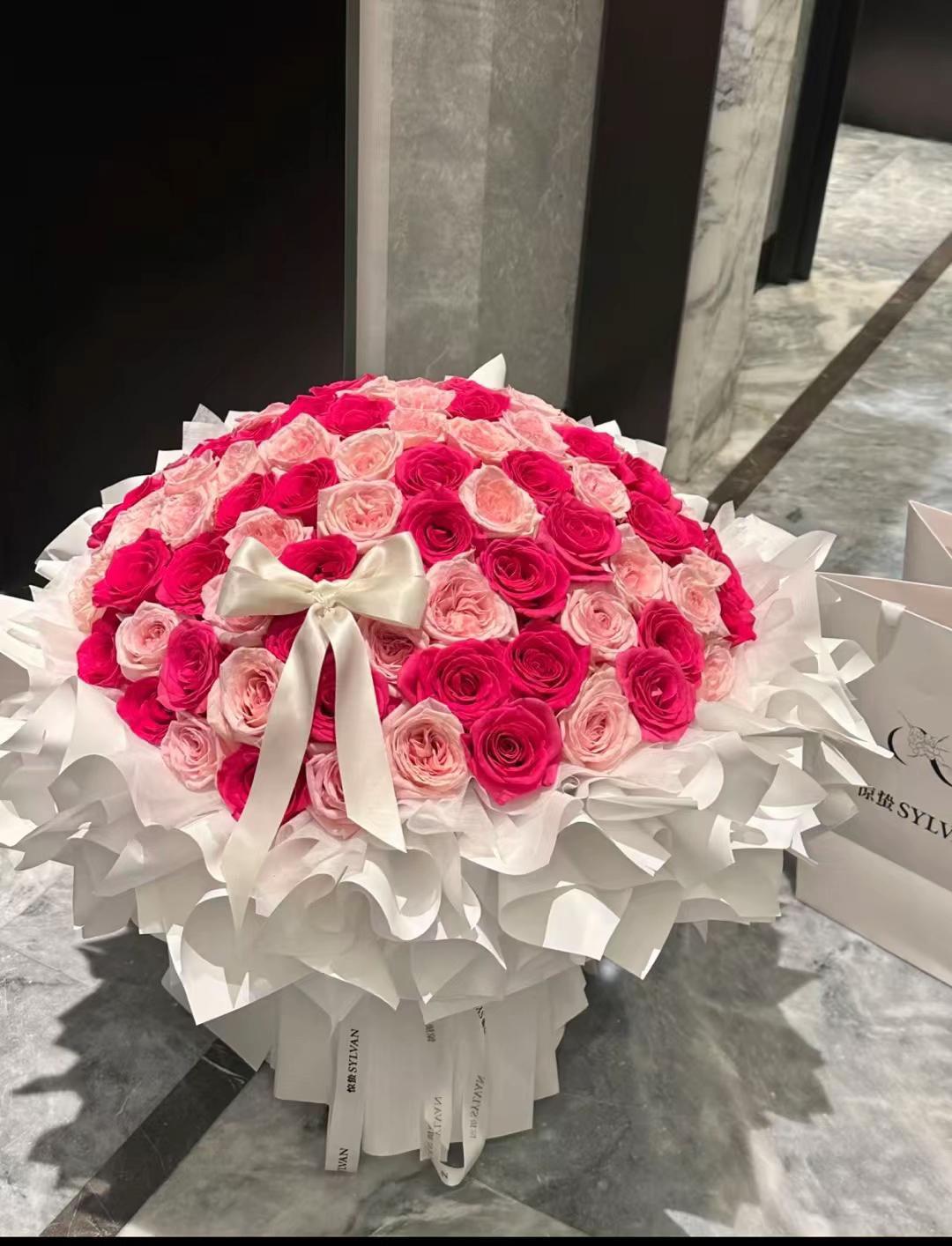 夜夜难眠的我刚刚睡着，却被一声巨响惊醒。随后听见很大声的女孩子哭着说...