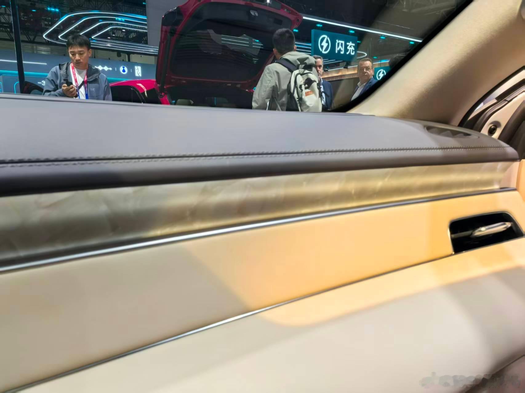 比亚迪海洋网8系旗舰亮相2026北京车展4月24日，比亚迪海洋网带来了两款重磅新