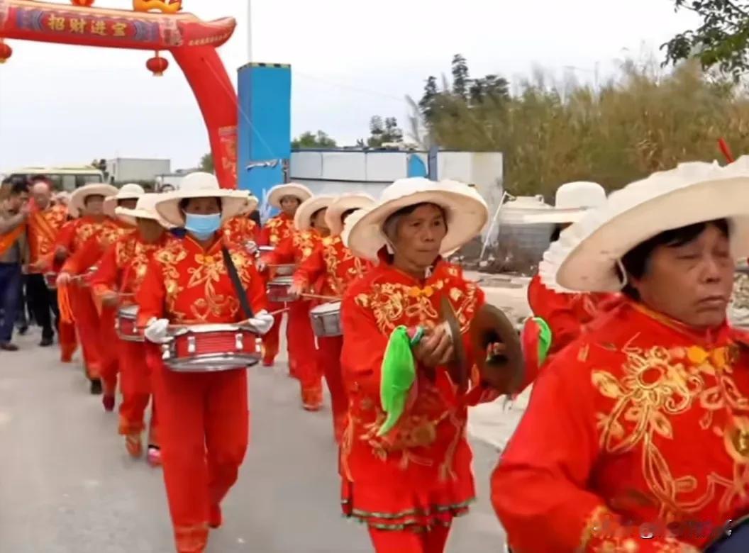 郭正亮回大陆祭祖有4个让他没想到的。

1、没想到欢迎仪式有这么多人参加，规格这