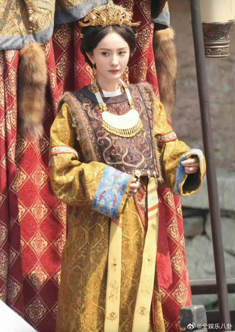 杨幂江山大同冯太后临朝称制路透杨幂在《江山大同》演绎临朝称制的冯太后，路透尽显角