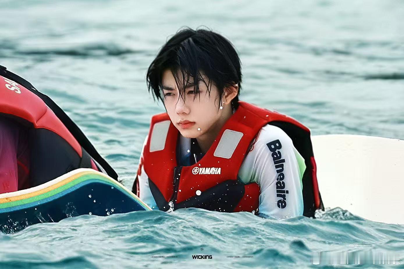 陈奕恒手臂肌肉 反复保存这组图，手臂肌肉的线条太完美，紧实有型又不夸张 