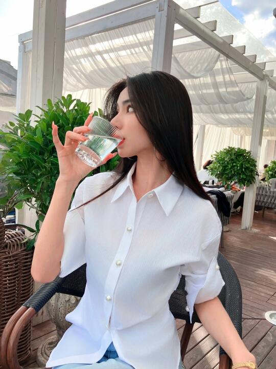 夏天的干净白衬衫，永远加分✨
