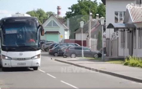 乌军针对白俄罗斯籍旅游巴士发动新一轮袭击的详情如下：

▫️涉事巴士运营线路为明