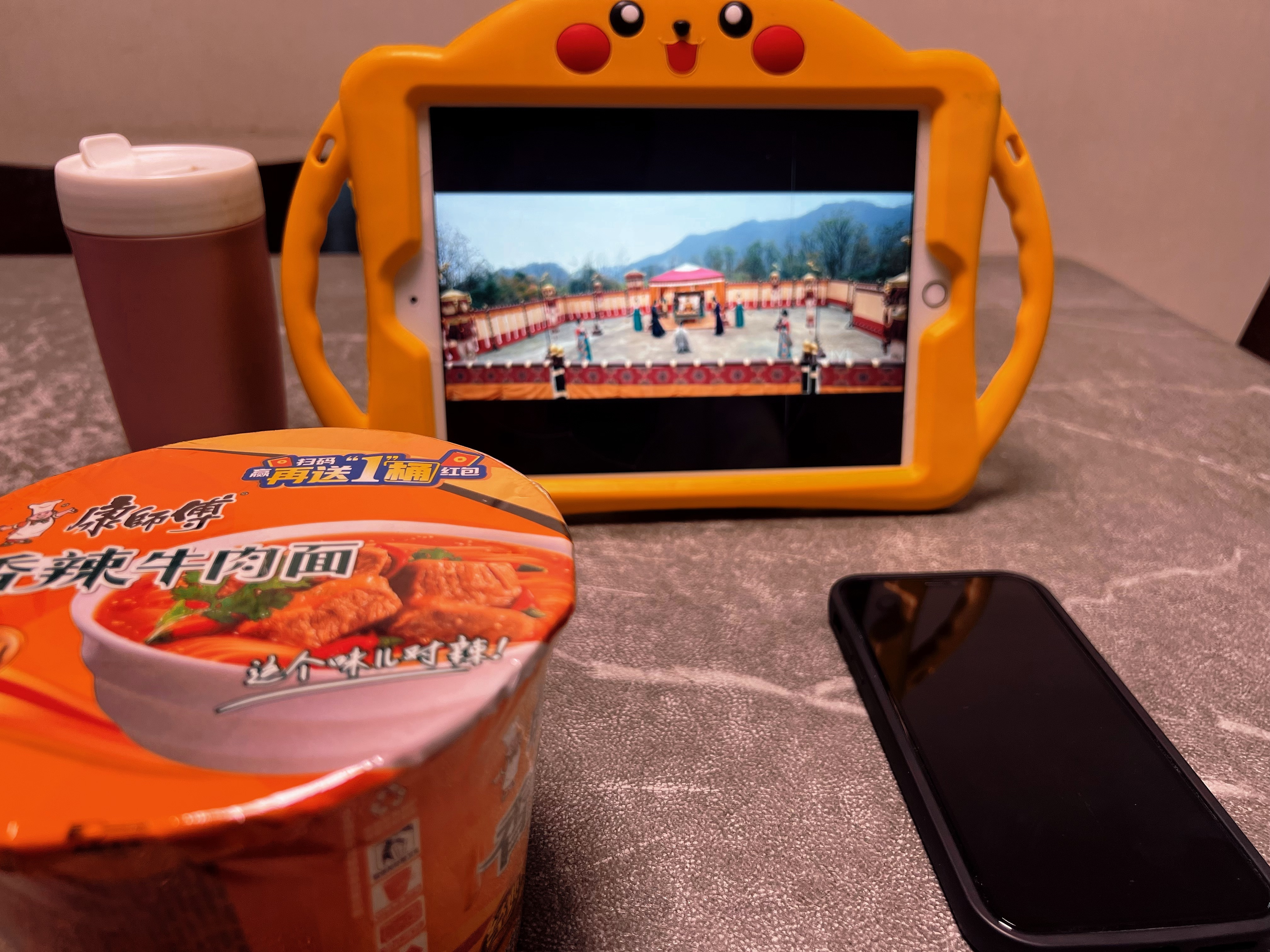 深夜追《唐诡》后遗症：看裴喜君查案会上头，看苏无名断案会饿肚...康师傅香辣牛肉