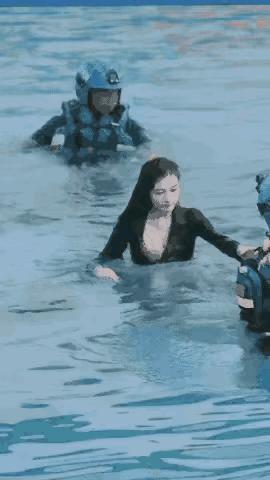水下的兄弟等很久了[大笑][大笑][大笑]