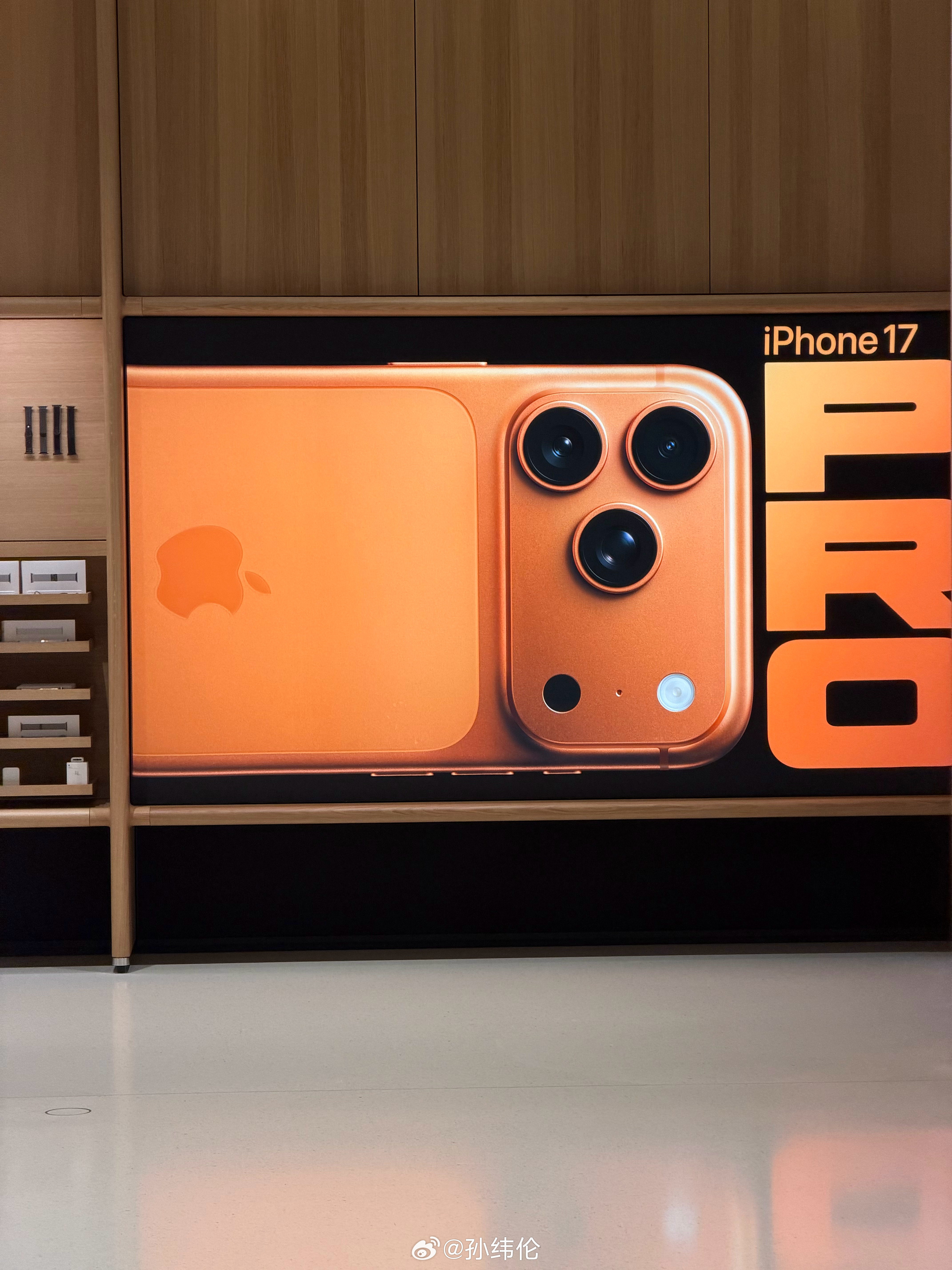 重回Apple壹方城 马上就要一周年啦苹果今年的返校季居然送的是4枚Airtag