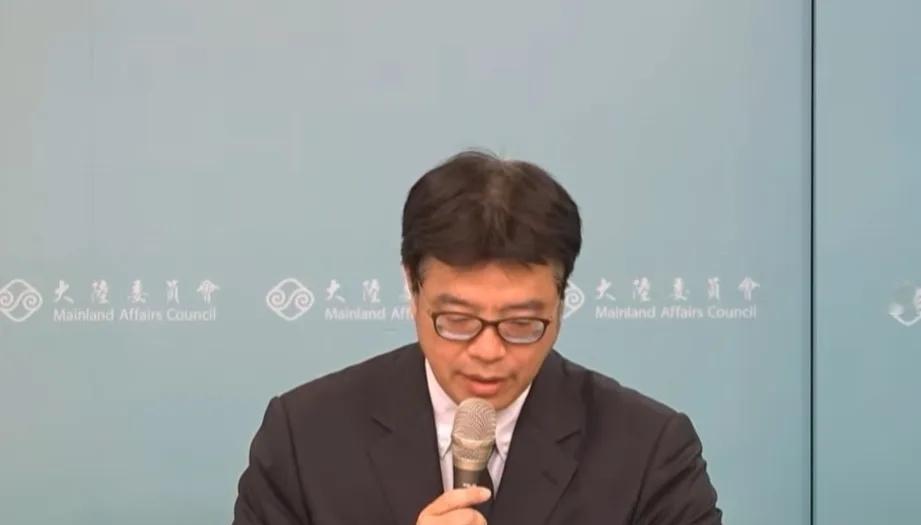 陆委会主委邱垂正偷梁换柱，大放厥词，公开叫嚣道“绝不接受九二共识”、 “台湾是台