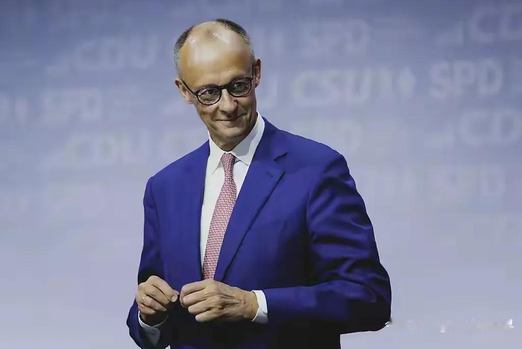 说欧洲近年“最大成功”是选出一群政治侏儒当家，还真不是瞎扯。你看德国，朔尔茨在台