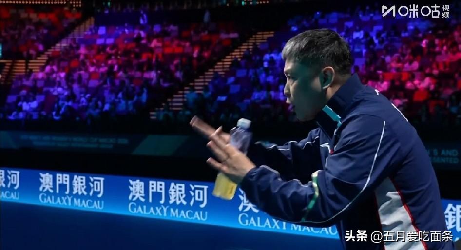 梁靖崑都走了，志强还在继续说[捂脸][捂脸][捂脸]。
第三局梁靖崑先丢两分，志