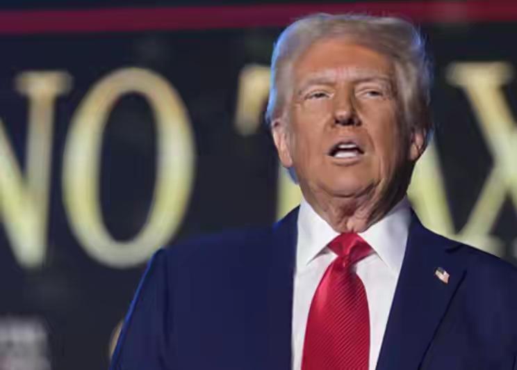 曝特朗普与昔日得力干将决裂
前言

在2023年初夏的一个傍晚，一桩震惊全球的新