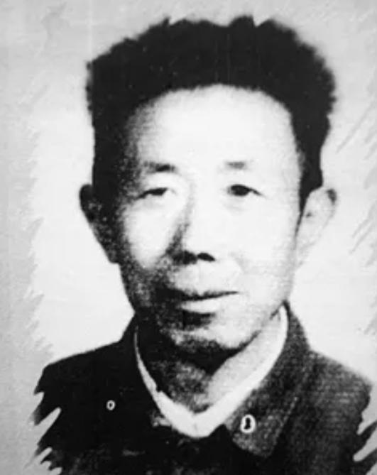 1949年，杀了3000多名红军的韩起功逃入祁连山，解放军搜寻多日无果，这时，一