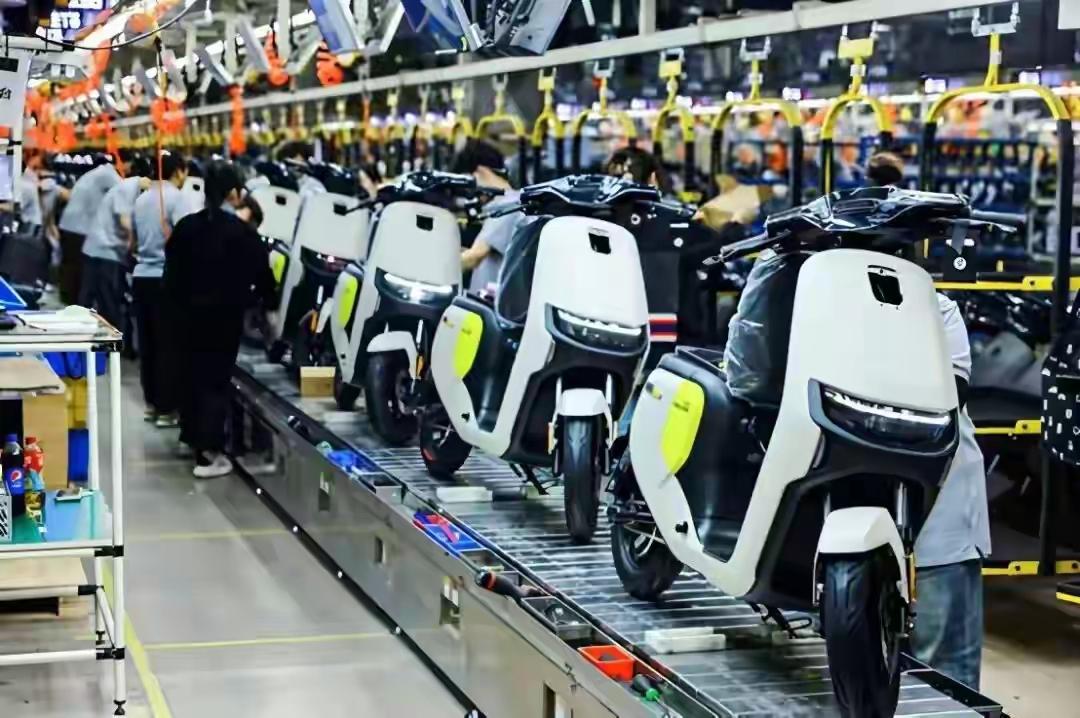 雅迪去年利润涨了128%，然后它说4月1日起一台车涨300块。网友回了一句：不买