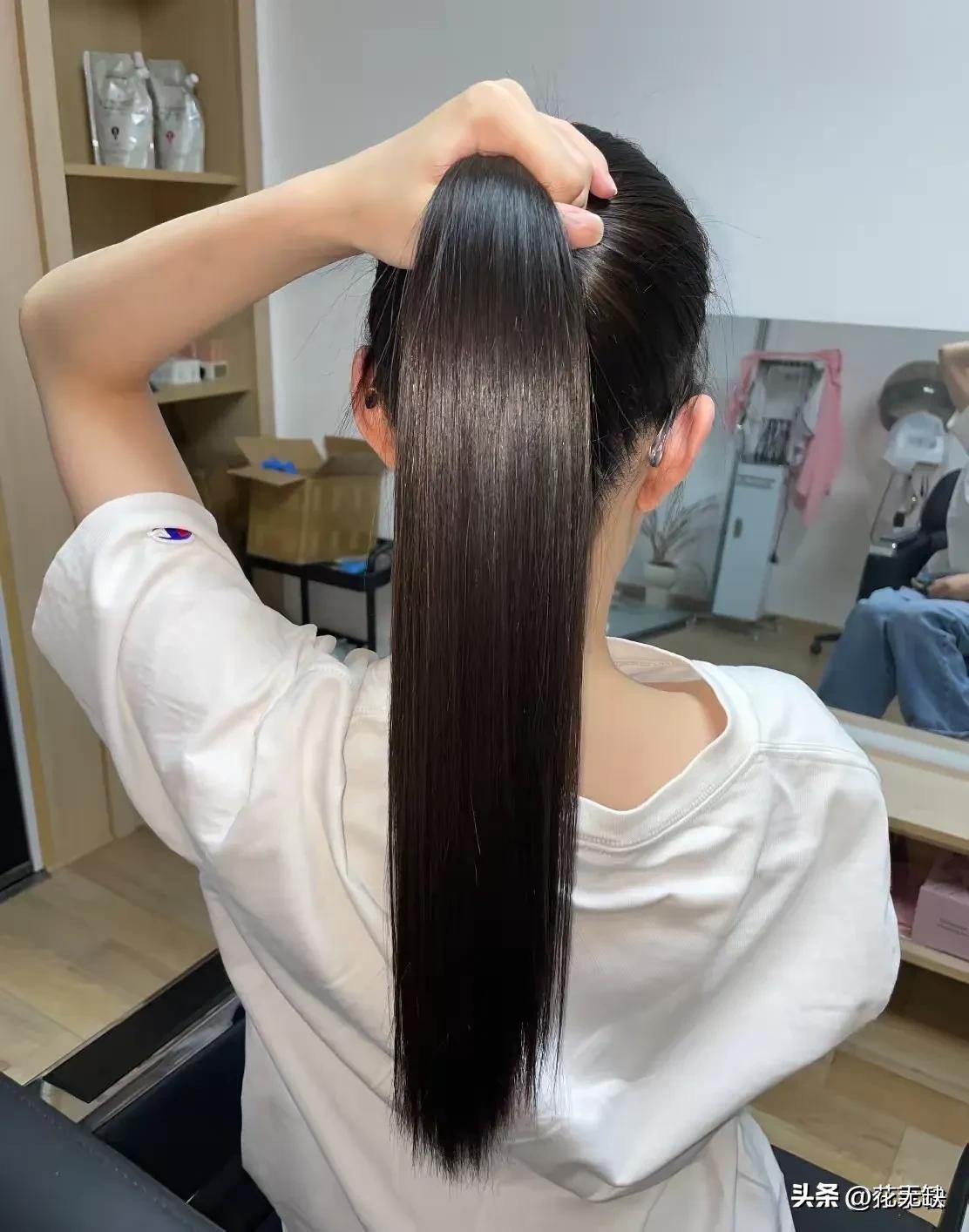 待我长发及腰，你来娶我可好。不要八抬大轿，十里红妆。只要一人一屋，两情相悦。