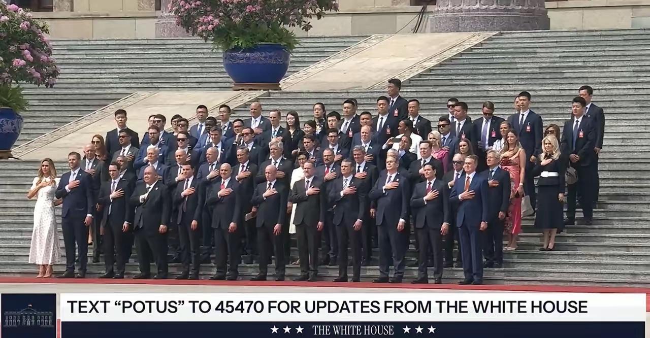 为啥美国精英到中国后，变得正经了？特朗普之前不管是在美国还是在其他国家，整体上都