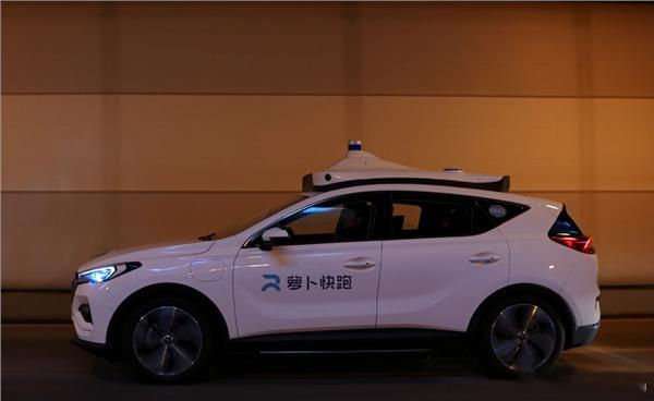 李彦宏表示，萝卜快跑武汉车队有约400台车，目前在武汉出租车服务市场的占比仍然很