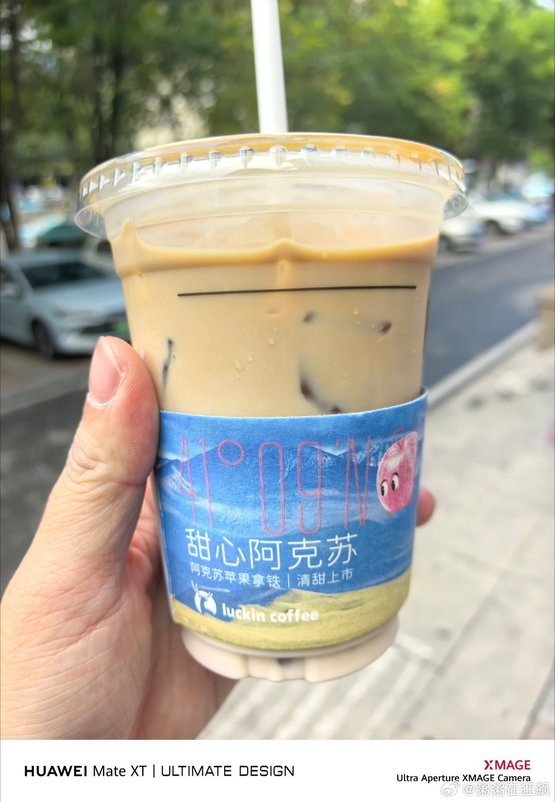 一杯新疆的阿克苏，一份烤肉，一家周周烤馕新疆 ​​​