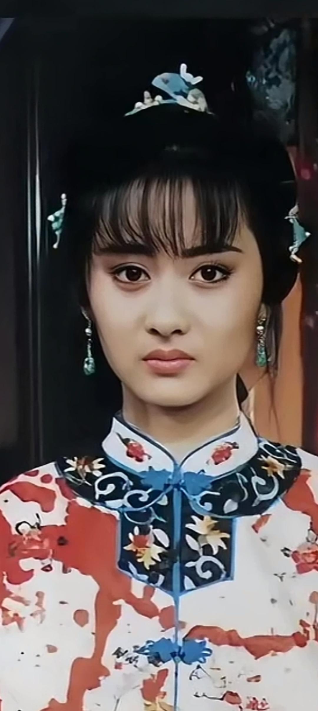 你问我答你知道这是哪位女演员吗？她因为长相美丽，琼瑶为了让她演女主角，那年她年龄