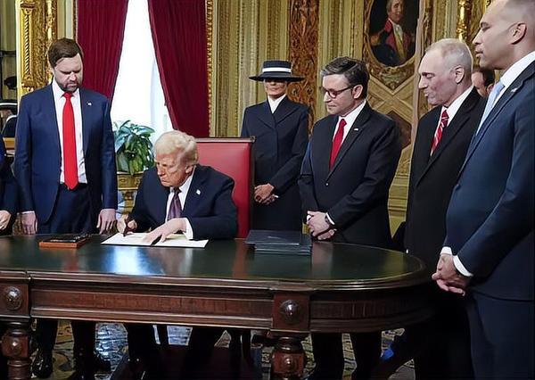 特朗普真是黔驴技穷了，近日竟然纠集了欧洲的英国、法国、德国、加拿大、阿尔巴尼亚和