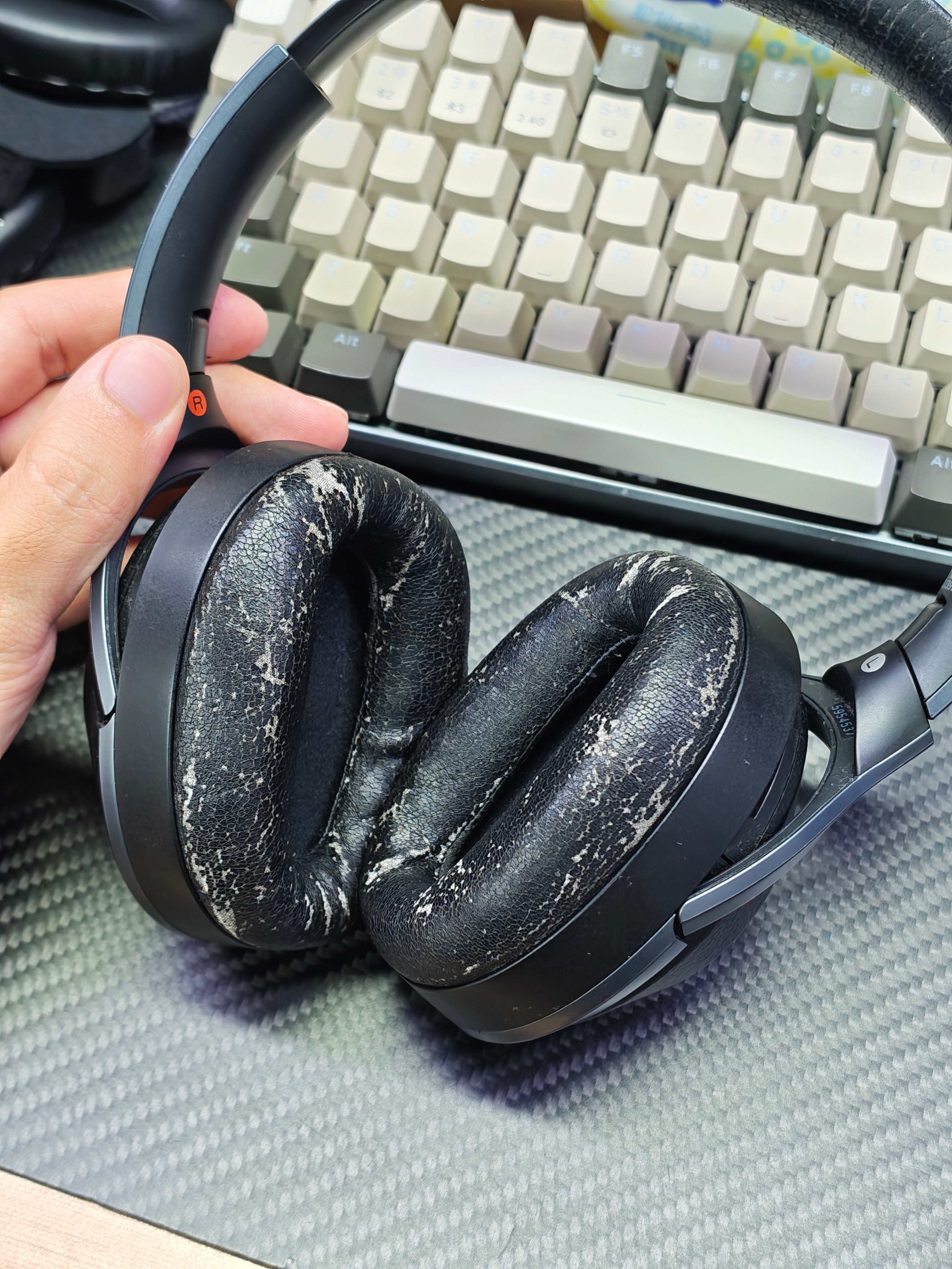 用了快6年的索尼XM2已成战损版换了一套新耳罩又满血复活了