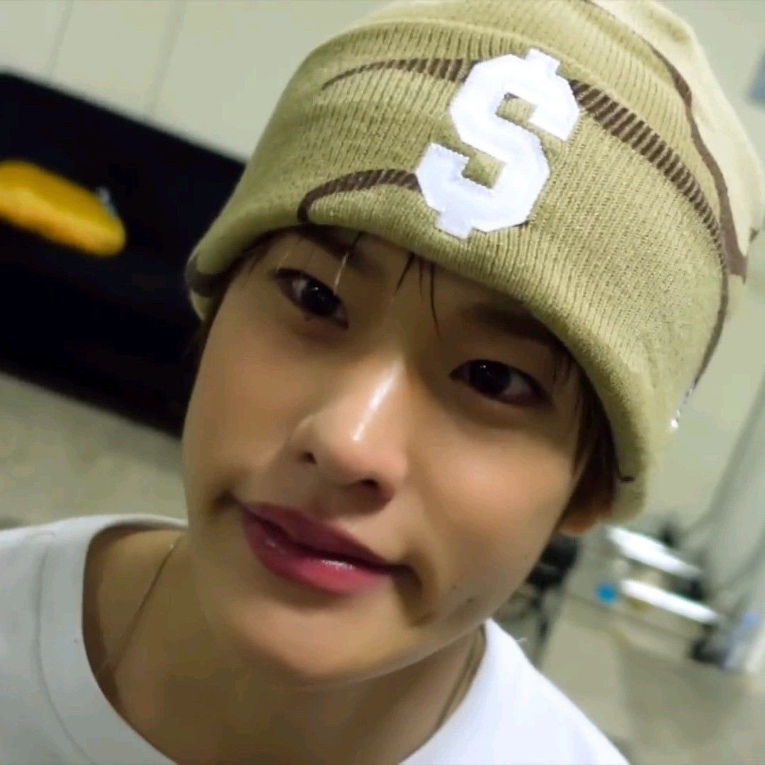 呲牙就是想让你亲亲他