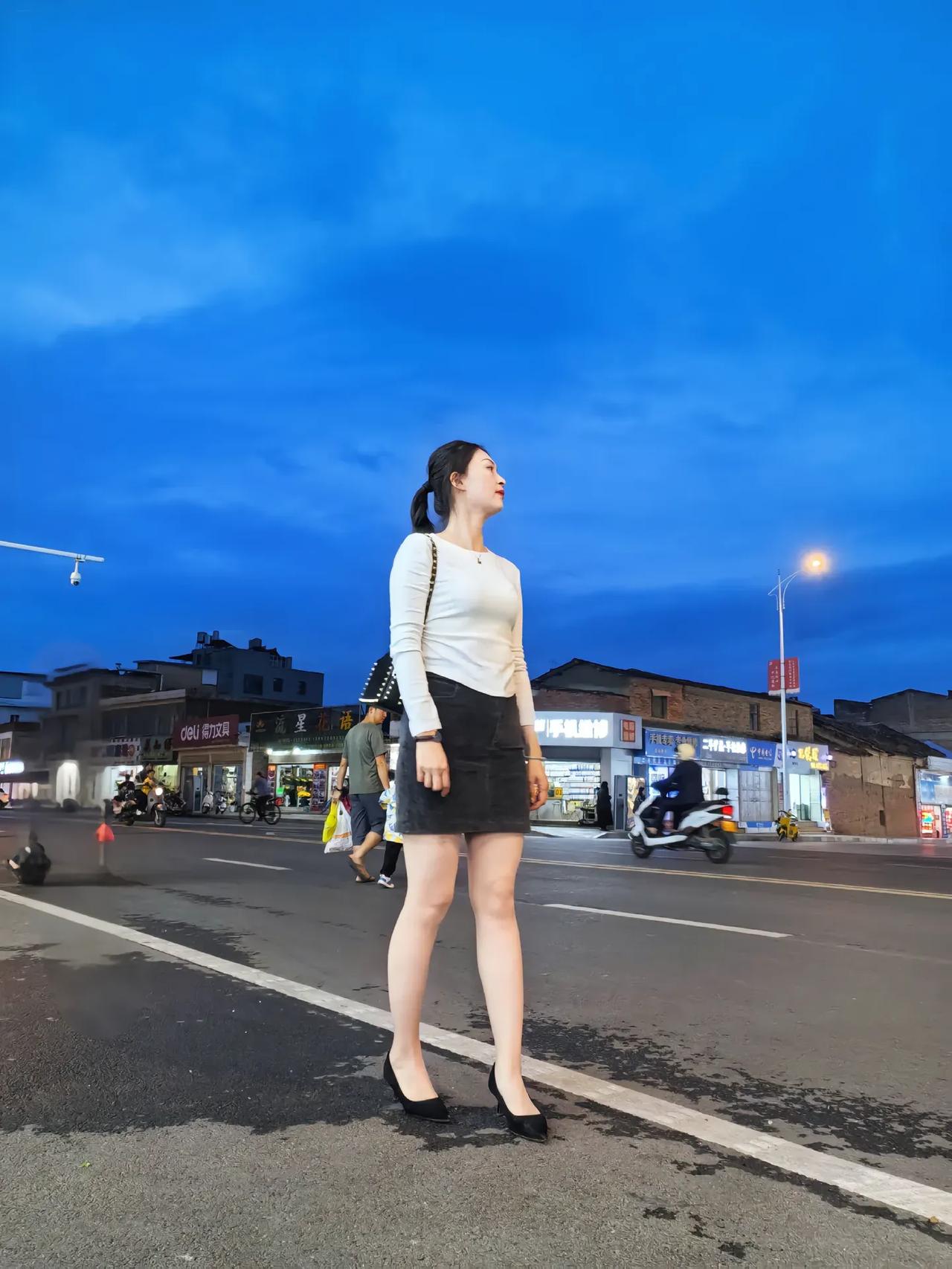 熟人的嫉妒不是冲着事来的，是冲着你这个人，就是他们之前打心底就没看上你，然后觉得