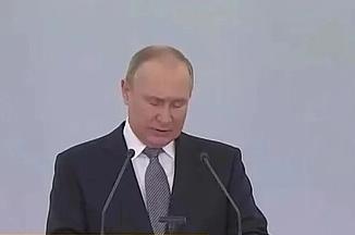 这并非简单的口水战，而是一场典型的“红线威慑”与“危机撇清”的博弈。
一、普京的
