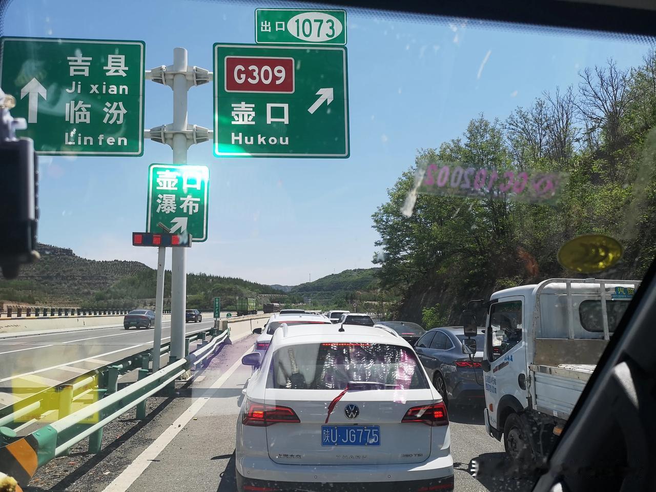 五一亲身体验，千万别去5A级景区，开车到壶口，发现人山人海。转身选择走沿黄公路去