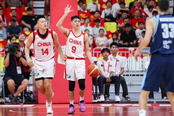 中国男篮半场2分领先乌拉圭，终于不是旅游队练兵了！男篮半场看来还是不错的，全队半