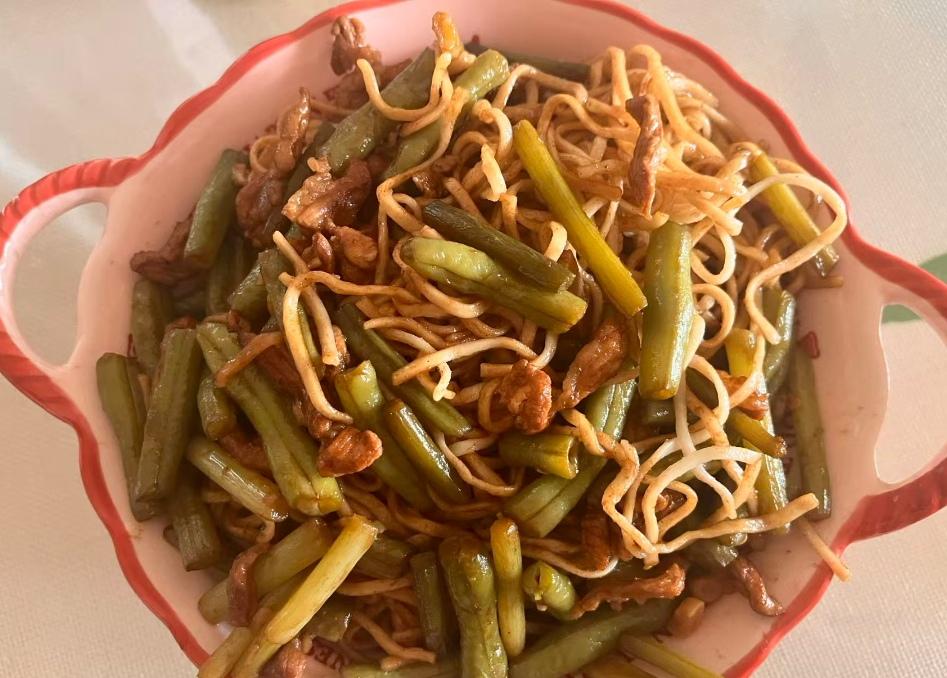 蒜苔大肉豆角焖面