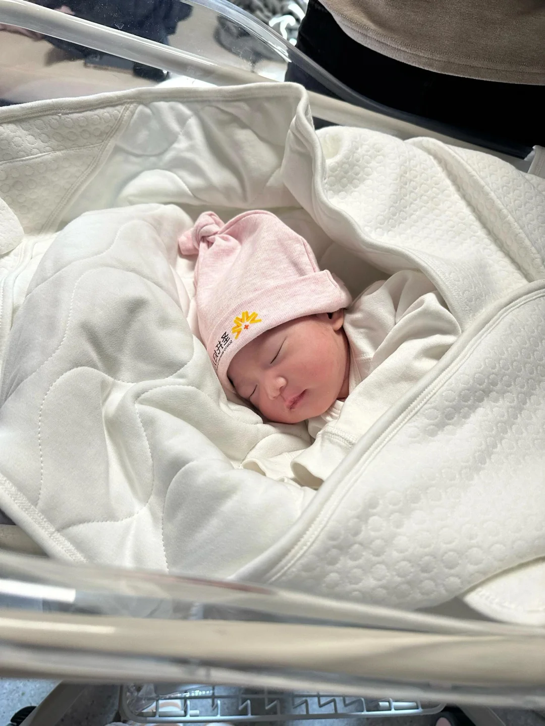 6.8斤，女宝，顺产根本不是网上说的那样简单