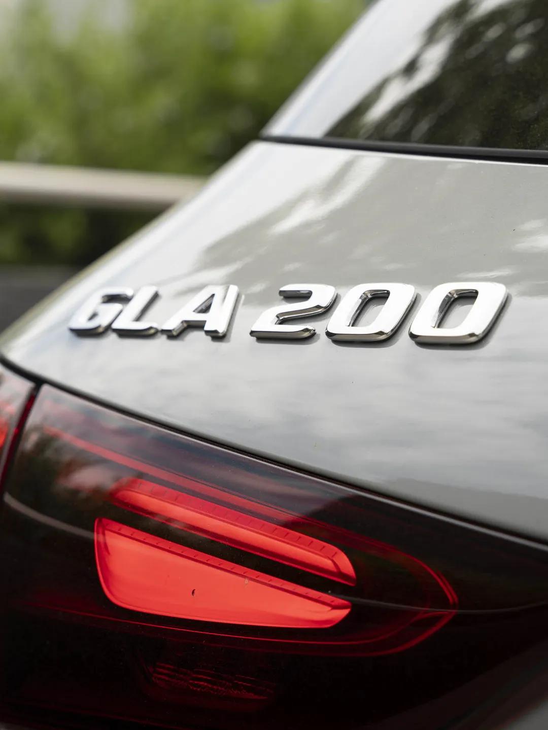 梅赛德斯-奔驰南非公司近日发布2025款GLA 200 Night Editio