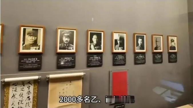 真的太勇了！一位中国姑娘去了日本靖国神社，直接把摄像机对准展馆里的日语原文，把里