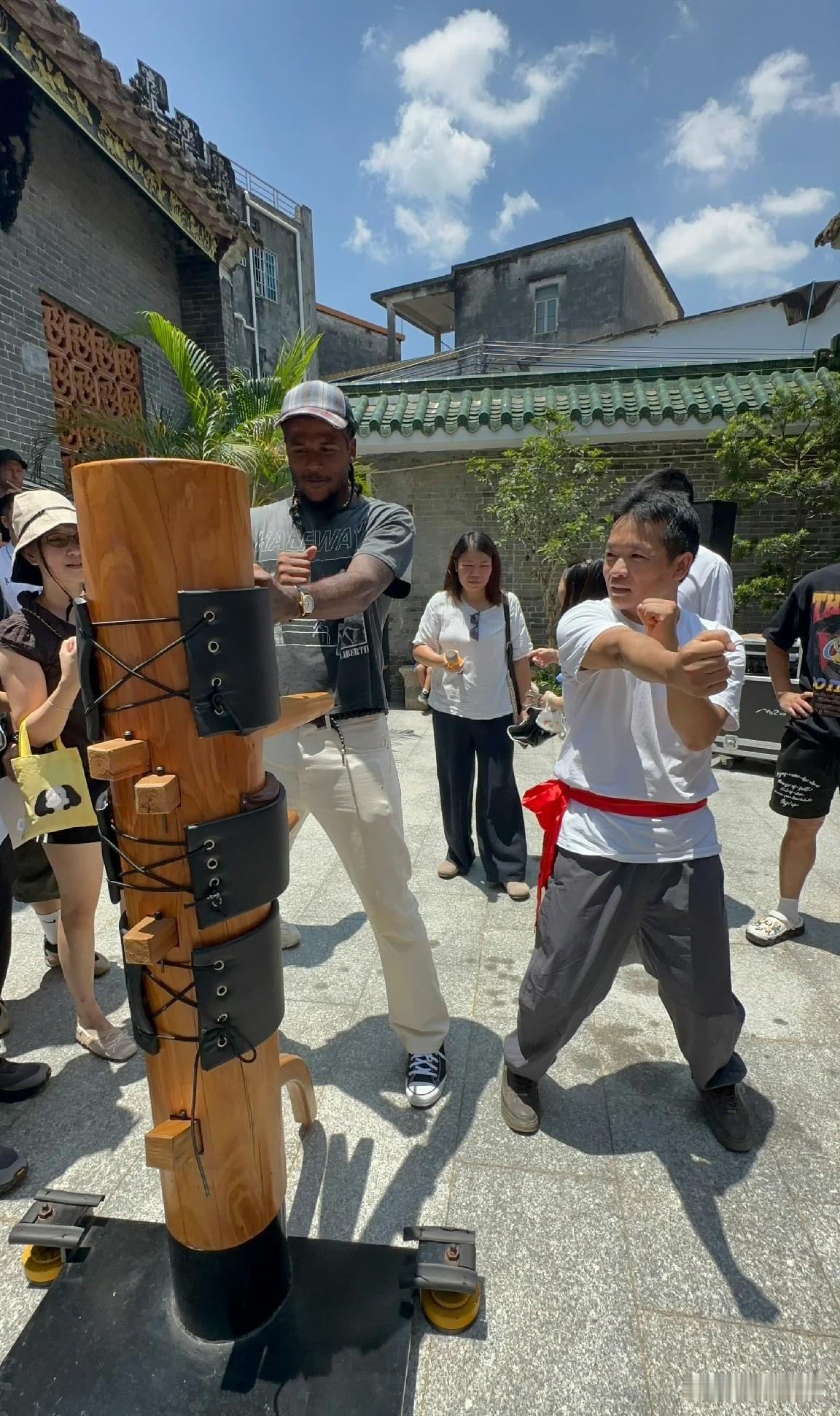 接地气！杰伦格林谈中国行：

“我感觉很棒，来到中国之后，我感受到了球迷们的热情