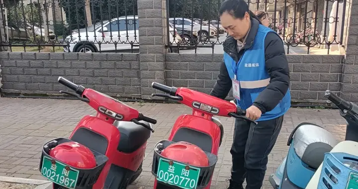 益阳城管以“常态精管”守护城市复苏暖意