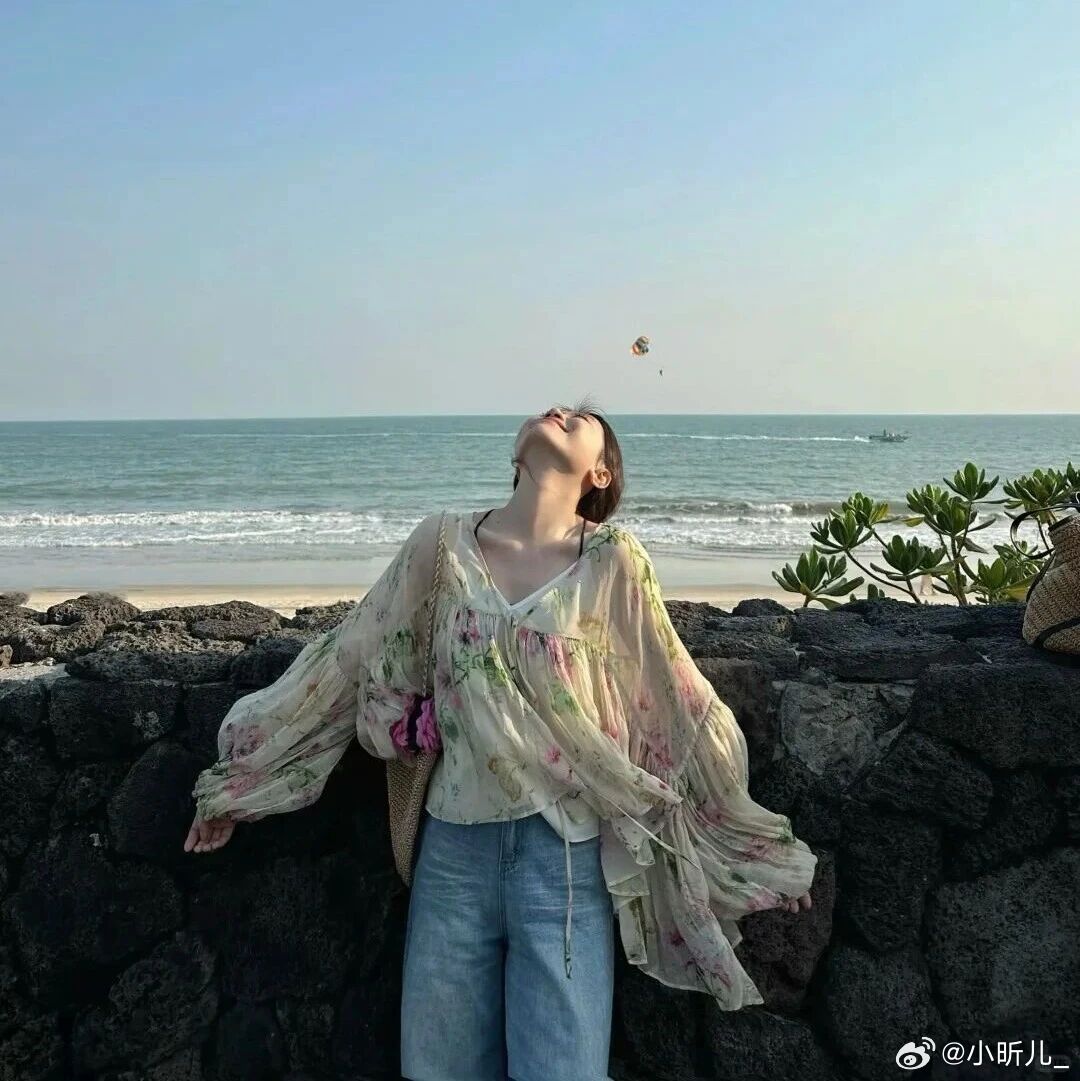 无论今天过得怎样，请给自己拥抱。  你已经很努力了，别让焦虑偷走快乐，  按自己