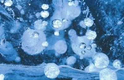 沈阳：冰冻气泡仿佛静止的沸水 ​​​