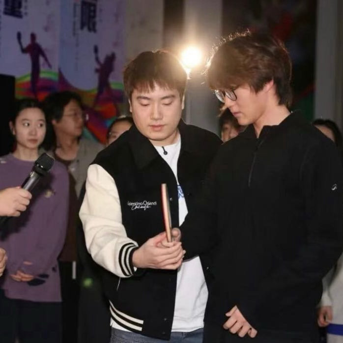 世乒赛夺冠后再添新身份！梁靖崑担任北电教师，用热爱与坚守为青春授课，这波跨界太圈