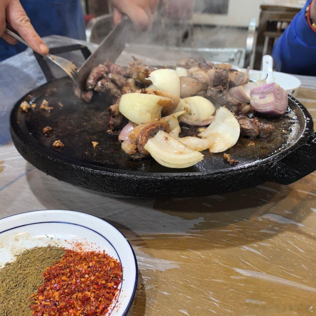 烤肉就酒，越喝越有喝完这趴，明日归家 