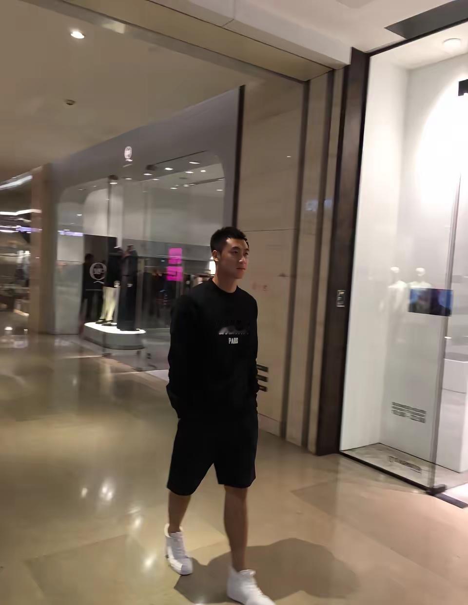 兰州今天下雨了.不忘初心.🙁