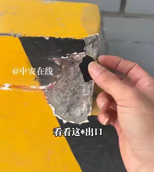 12月17日，浙江有一男子在收费站出口不小心磕碰到一块水泥，被要求赔偿500元。