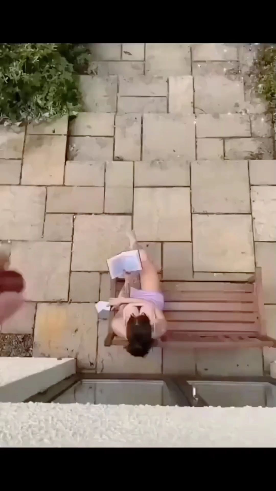 张予曦毕雯珺真拍了红裙抱 深情眼 张予曦 毕雯珺 灵笼2完结