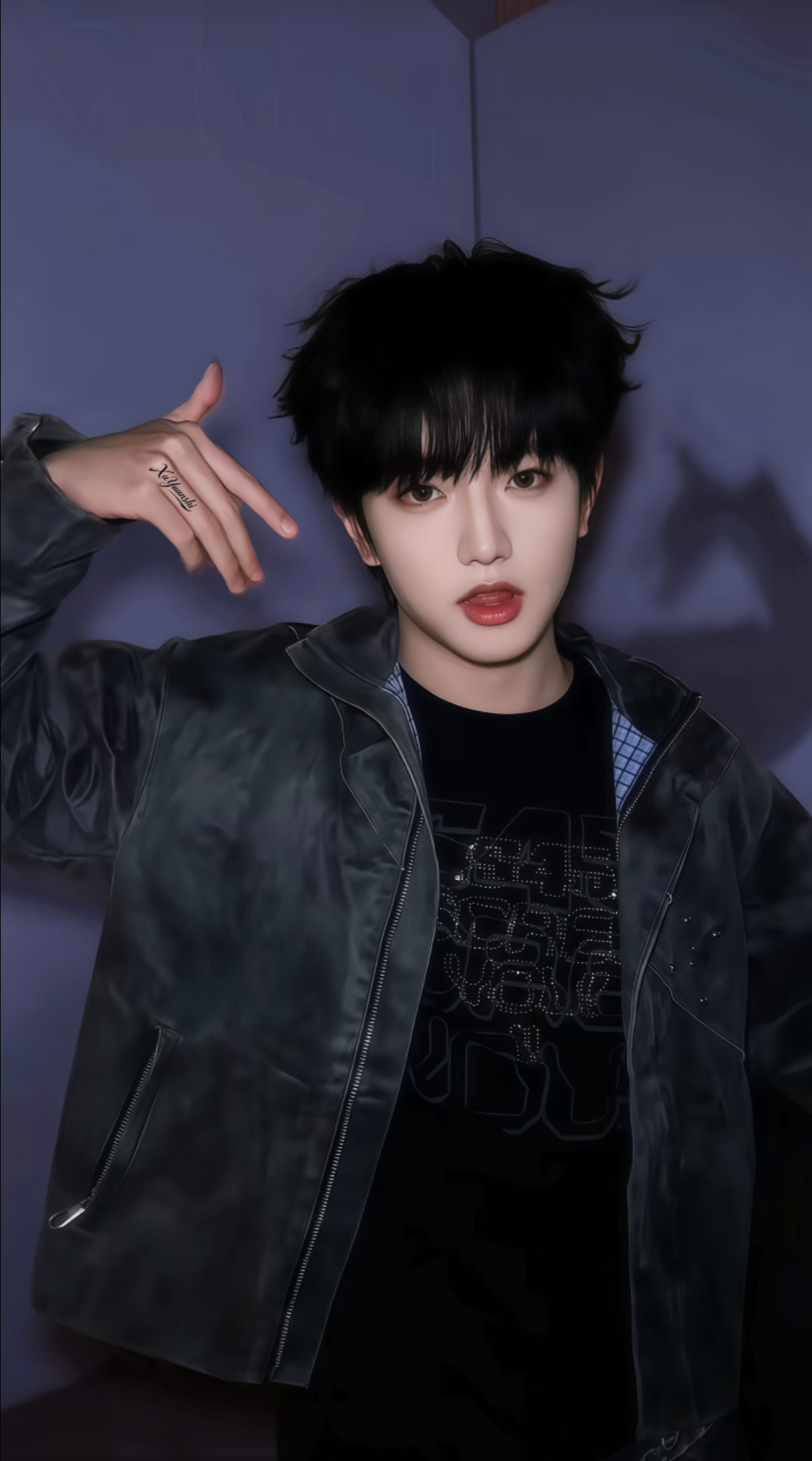 穆祉丞想卸妆录综艺穆祉丞你这小伙子对素颜很自信啊！！不过确实看得出来卸妆也是绝对